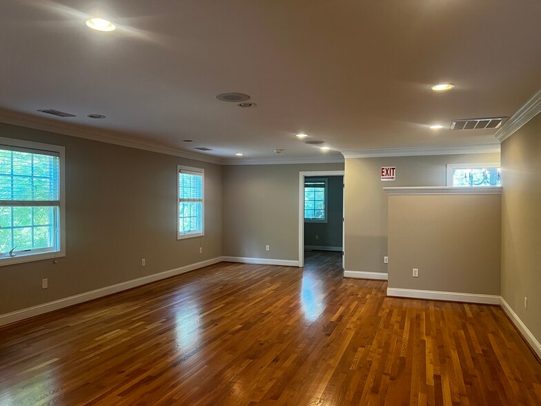 More Photos Of 5604 Starkey Rd, Roanoke Medical For Sale