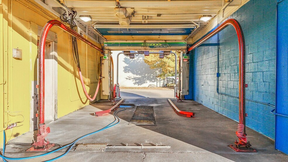 More Photos Of 501 E University Ave, Urbana Carwash For Sale