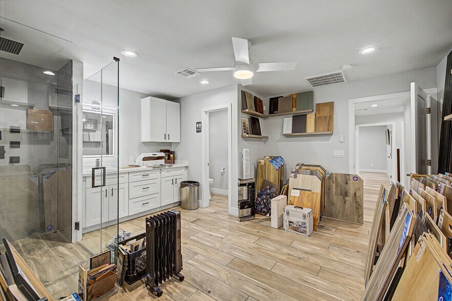 More Photos Of 6470 W Desert Inn Rd, Las Vegas Medical For Sale