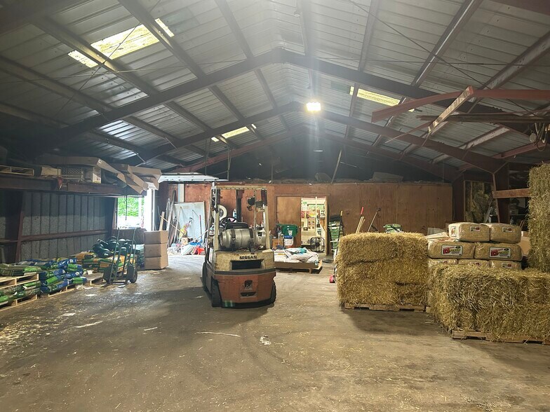 More Photos Of 1159 Stafford Street, Rochdale Warehouse For Lease