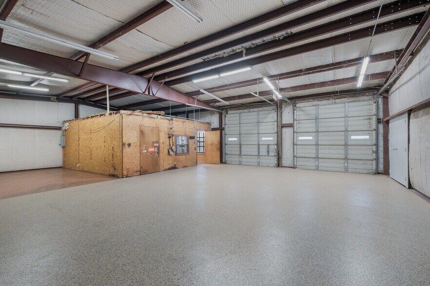 More Photos Of 2908 Us-90, Hondo Freestanding For Lease