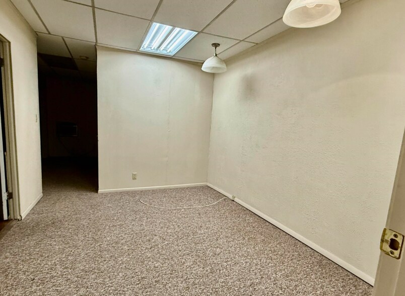 More Photos Of 321 & 321 1/2 Fairmont Ave, Fairmont Apartments For Sale