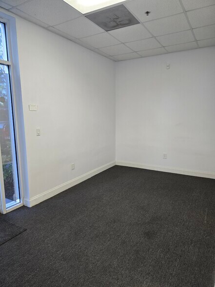 More Photos Of 829-829 S Kings Hwy, Fort Pierce Warehouse For Lease