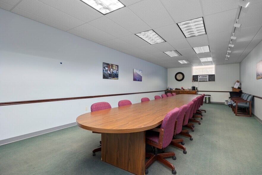 More Photos Of 419 W Market St, Sandusky Light Distribution For Sale