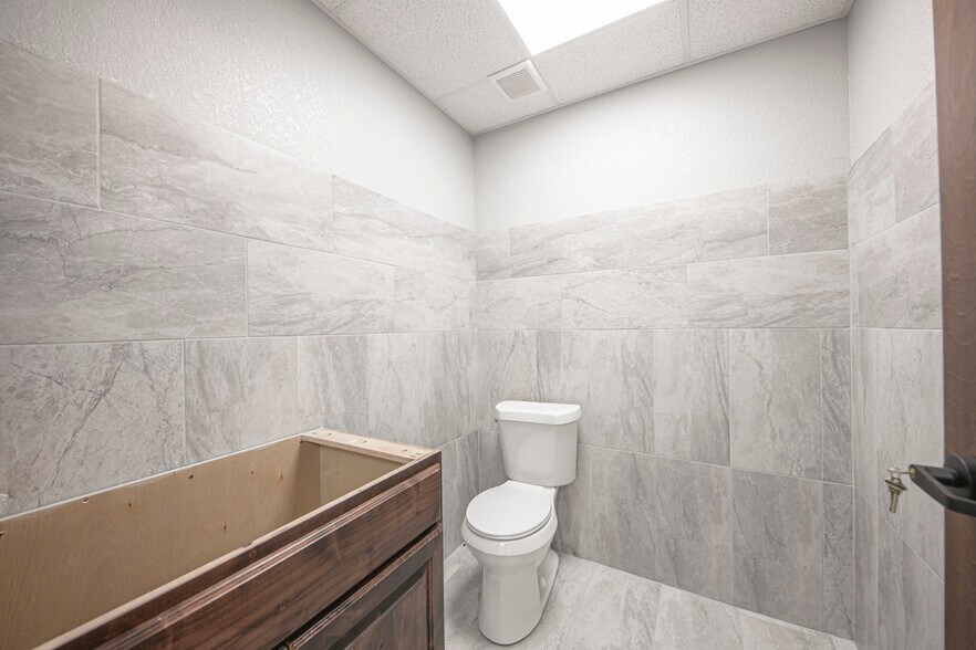 More Photos Of 16571 W Basin S, Odessa Warehouse For Sale