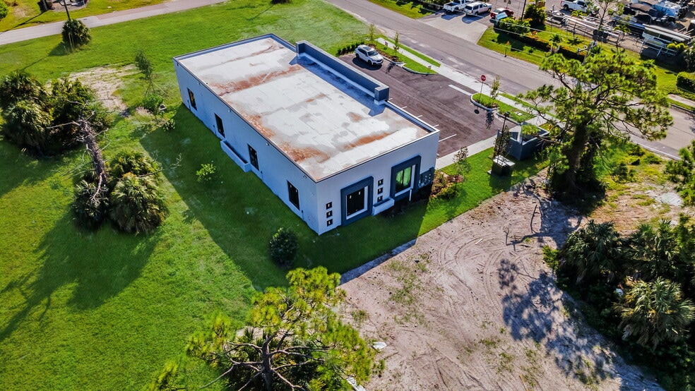 More Photos Of 1043 Ceitus Ter, Cape Coral Industrial For Lease