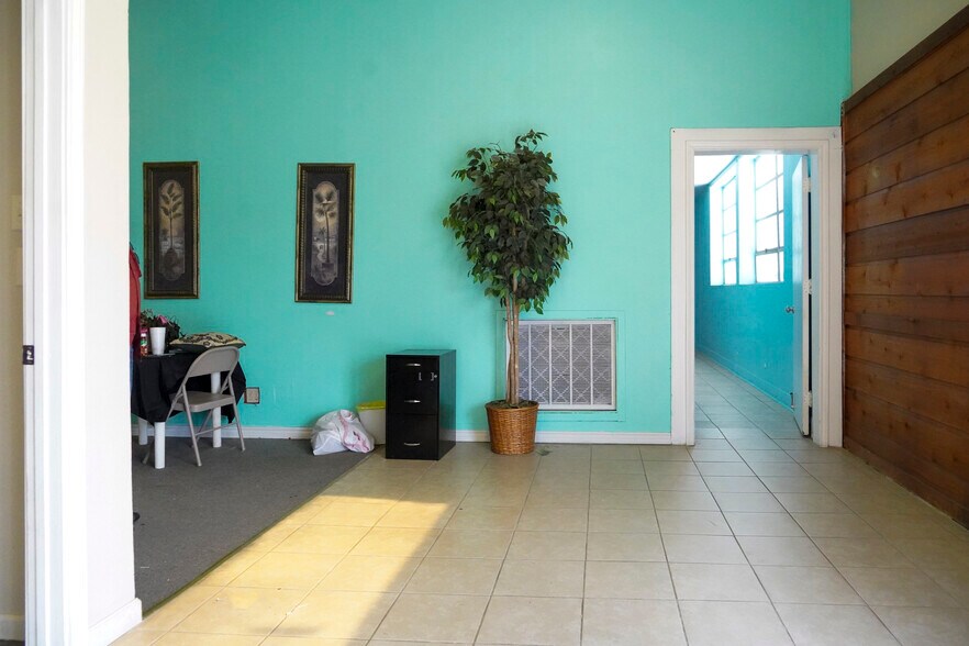 More Photos Of 361 S Commercial St, Aransas Pass Freestanding For Lease