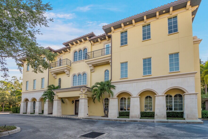 More Photos Of 2639 Fruitville Rd, Sarasota Office For Sale