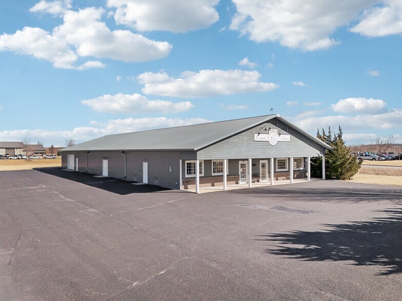 More Photos Of 680 Enterprise Dr, Lake Mills General Retail For Sale