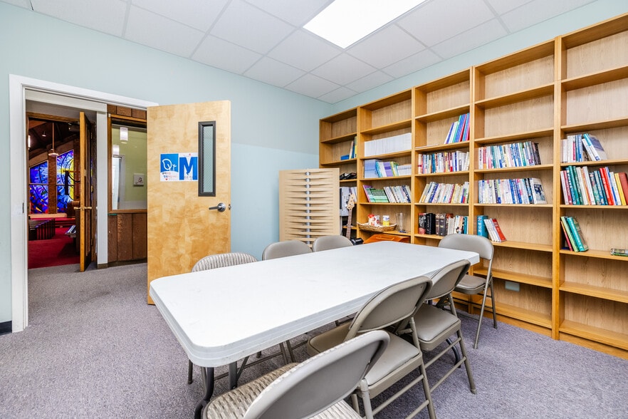 More Photos Of 1437 Oakton St, Park Ridge Specialty For Sale