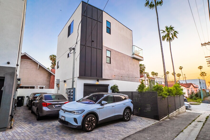 More Photos Of 1414 S Orange Dr, Los Angeles Apartments For Sale