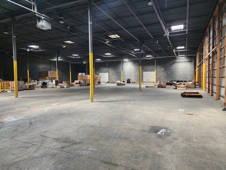 More Photos Of 40 Poplar St, Scranton Warehouse For Lease