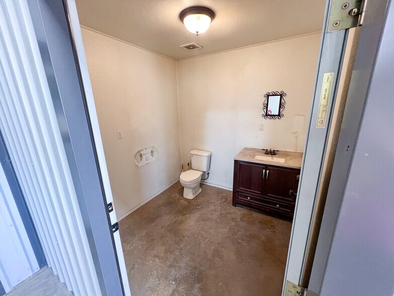 More Photos Of 1914 S County Road 1083, Midland Industrial For Lease