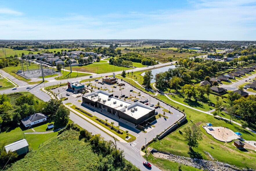 More Photos Of 504 E Centerton Blvd, Centerton Storefront Retail Office For Lease