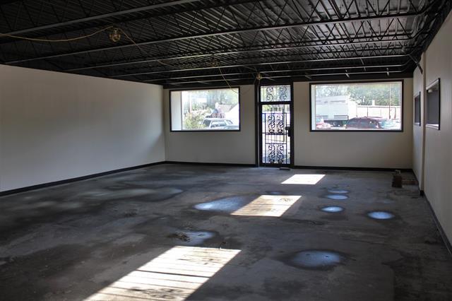 More Photos Of 2390 Lamar Ave, Memphis Office For Sale