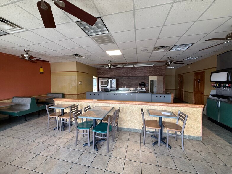 More Photos Of 304 S Obannon St, Raymond Fast Food For Lease