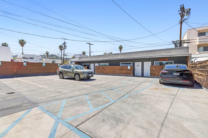 More Photos Of 4325-4327 Woodman Ave, Sherman Oaks Storefront Retail Office For Lease
