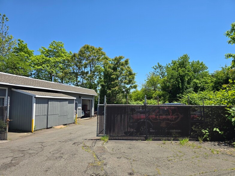 More Photos Of 200 Main St, East Hartford Auto Repair For Sale