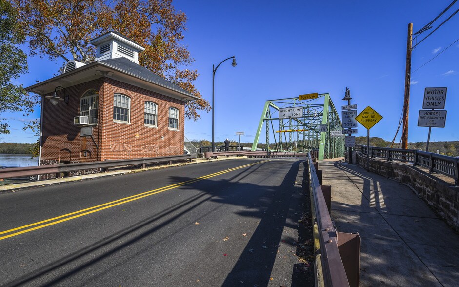 More Photos Of 8 S Main St, New Hope Storefront Retail Office For Lease