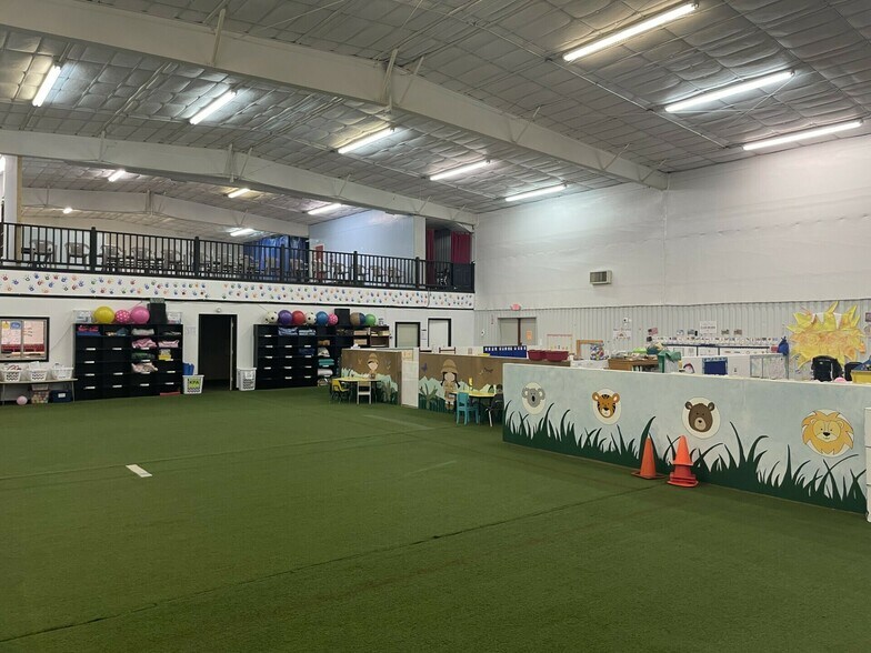 More Photos Of 1937 Deerbrook Dr, Tyler Warehouse For Lease