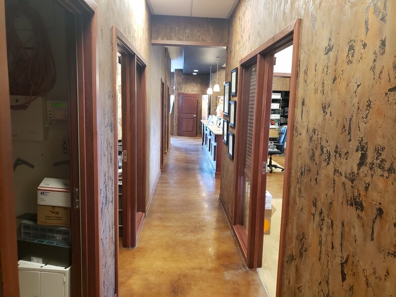 More Photos Of 7525 S Union Park Ave, Sandy Bank For Sale