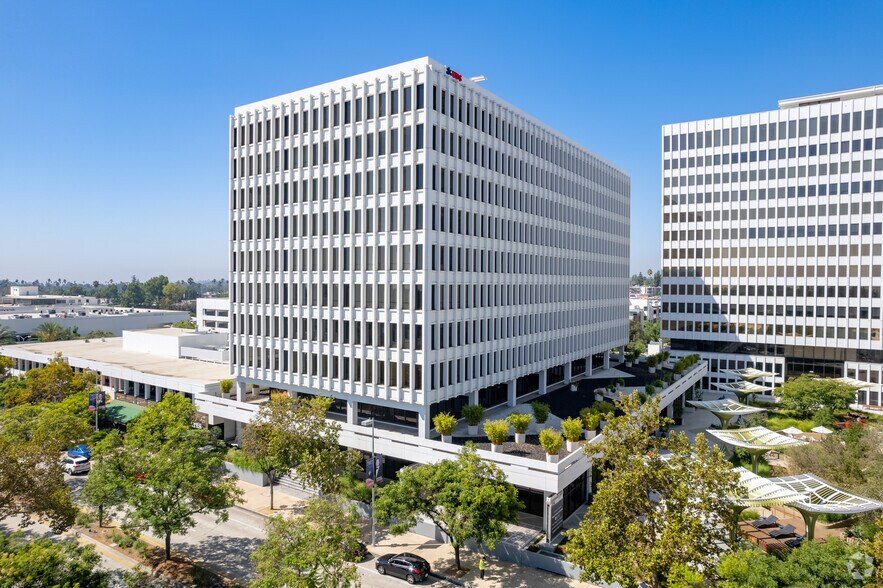 More Photos Of 225 S Lake Ave, Pasadena Unknown For Lease