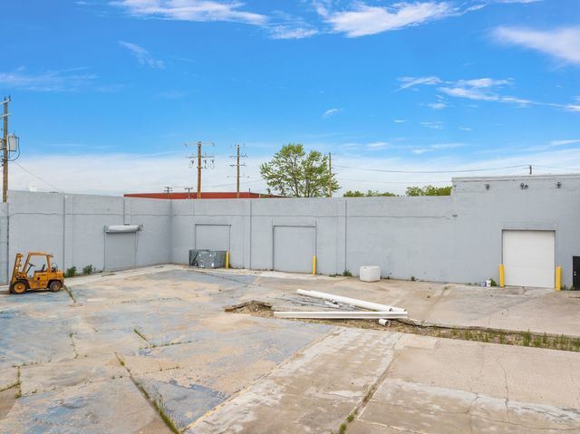 More Photos Of 20530 Hoover Rd, Detroit Warehouse For Lease