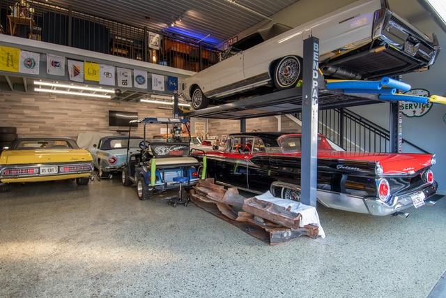 More Photos Of 2220 Ferry Rd, Naperville Showroom For Sale