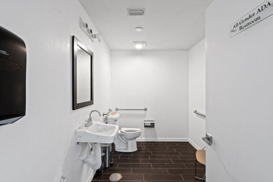 More Photos Of 3800 26th St W, Bradenton Medical For Sale