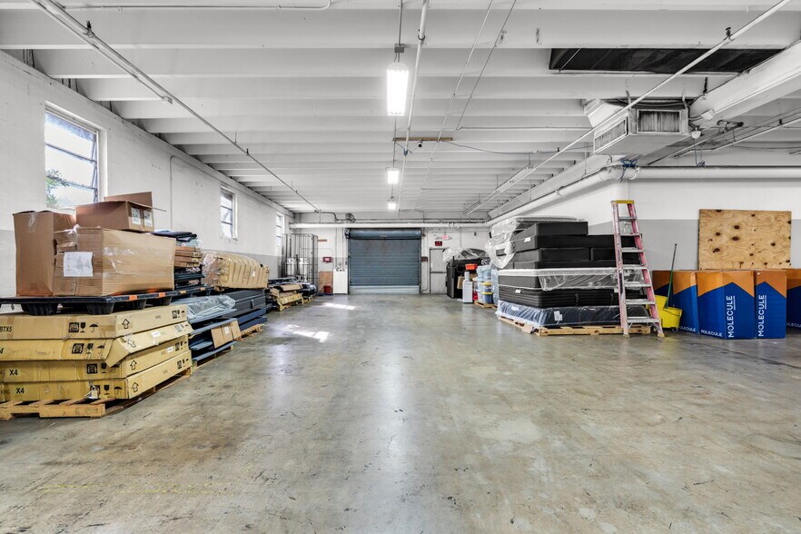 More Photos Of 3925 E 10th Ct, Hialeah Warehouse For Lease