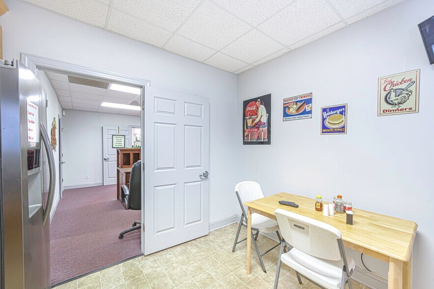 More Photos Of 10310 Memory Ln, Chesterfield Office For Sale