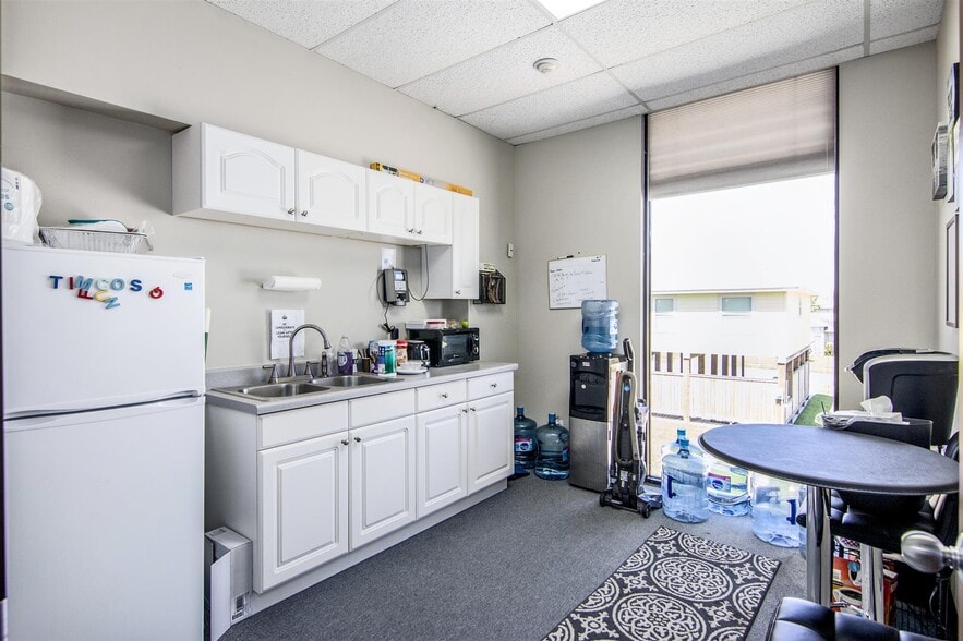 More Photos Of 601 Cien Rd, Kemah Unknown For Lease