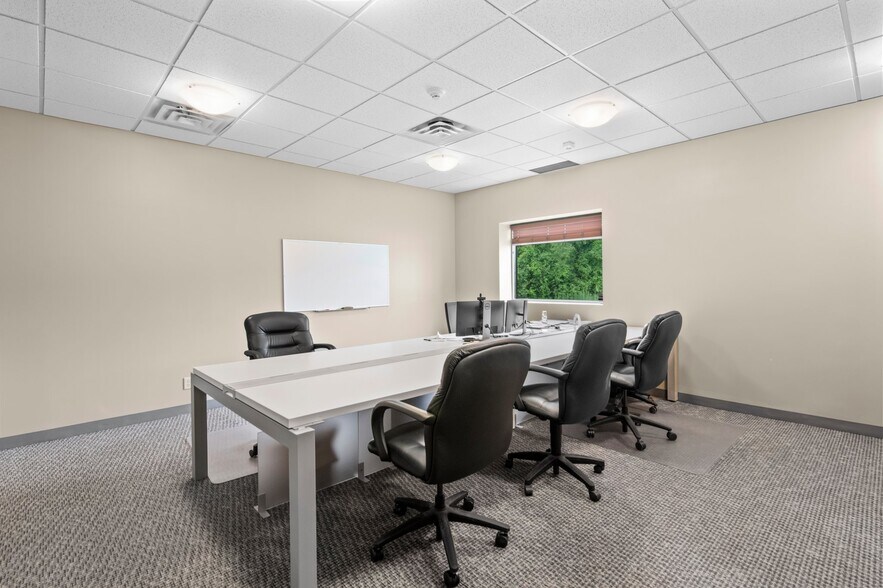 More Photos Of 940 S Hastings Ave, Saint Paul Park Office For Sale