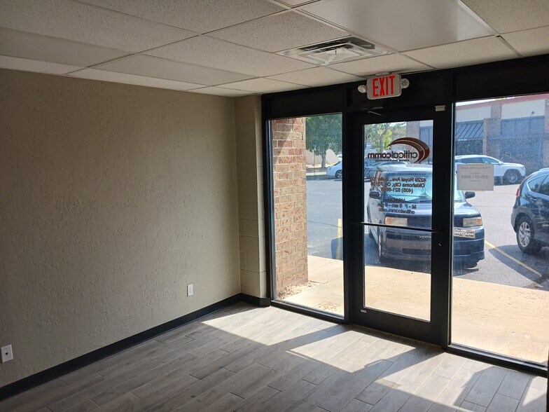 More Photos Of 4229 Royal Ave, Oklahoma City Flex For Lease