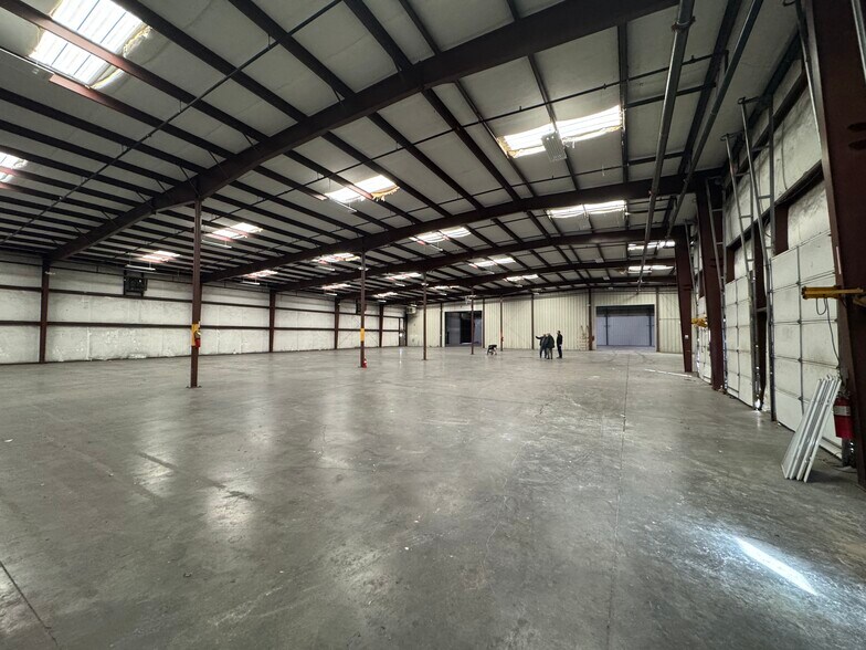 More Photos Of 1450 Poplar Ln, Nashville Service For Lease