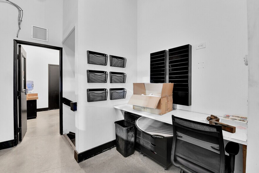 More Photos Of 4560 S Federal Blvd, Englewood Auto Repair For Sale