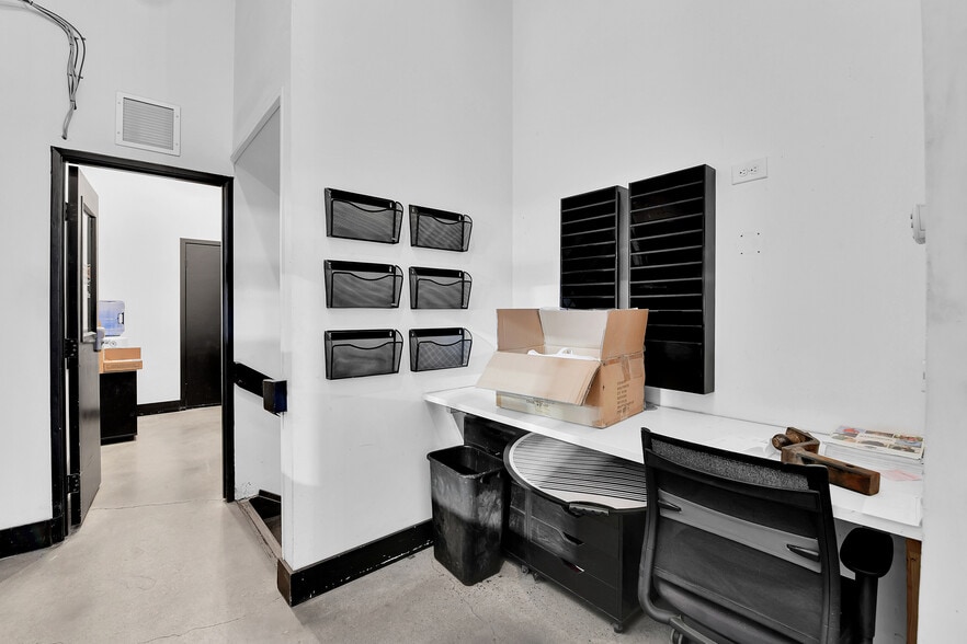 More Photos Of 4560 S Federal Blvd, Englewood Auto Repair For Sale