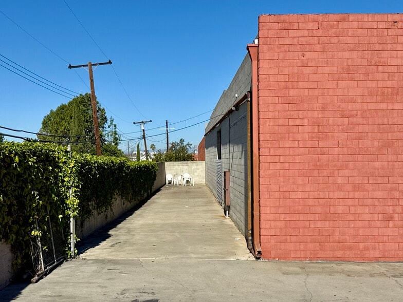 More Photos Of 24421 Frampton Ave, Harbor City Industrial For Lease