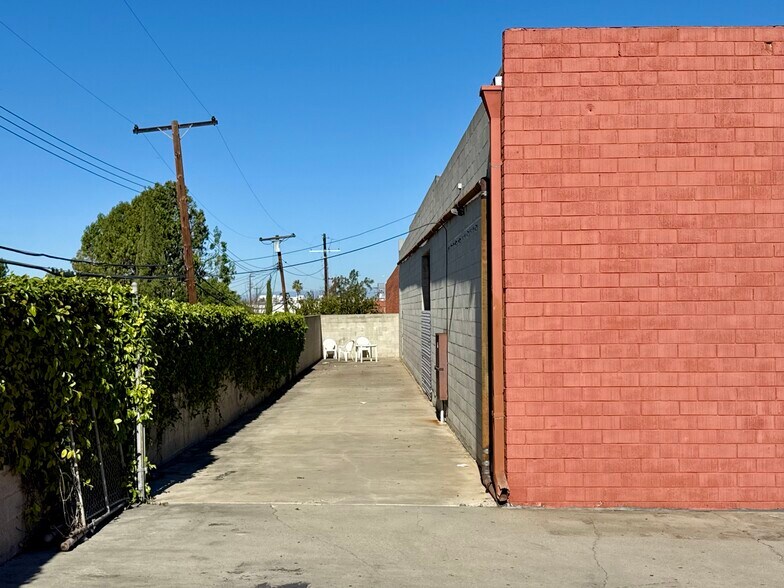 More Photos Of 24421 Frampton Ave, Harbor City Industrial For Lease