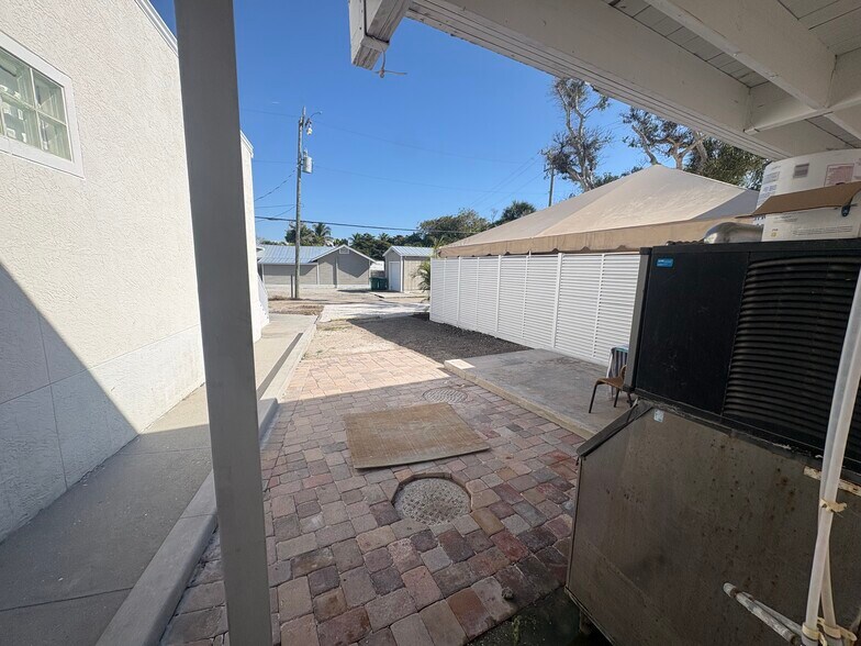 More Photos Of 310 E Railroad Ave, Boca Grande Restaurant For Lease