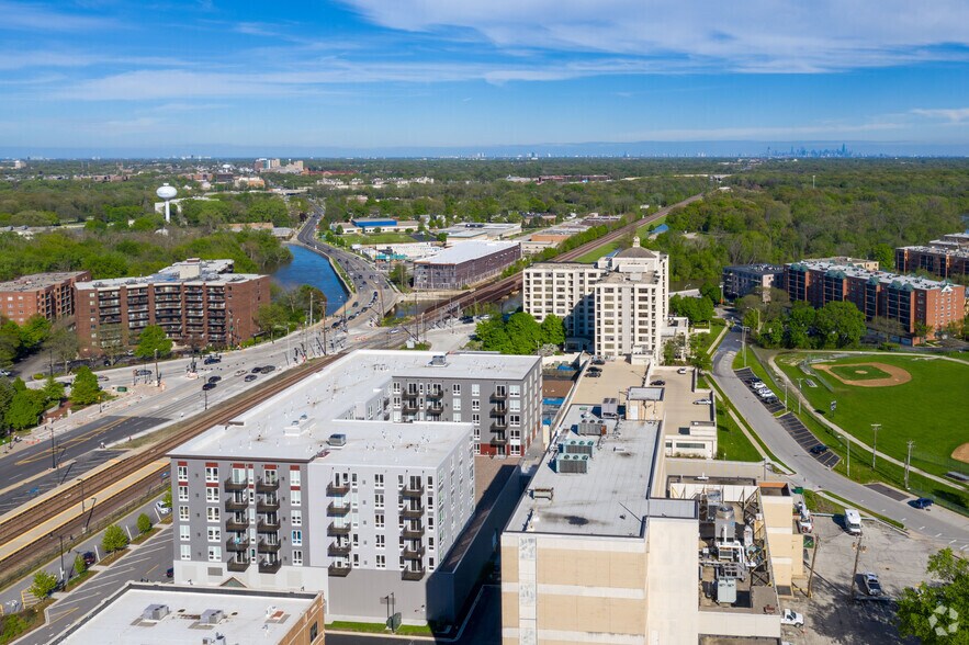 More Photos Of 1555 Ellinwood Ave, Des Plaines Apartments For Lease