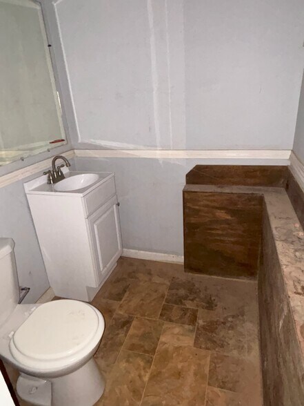 More Photos Of 219 S Gadberry St, Union Industrial For Lease