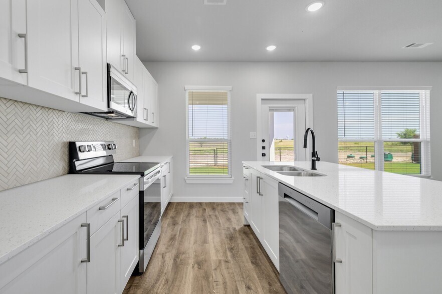 More Photos Of 651-655 Clovis St, Midlothian Apartments For Sale