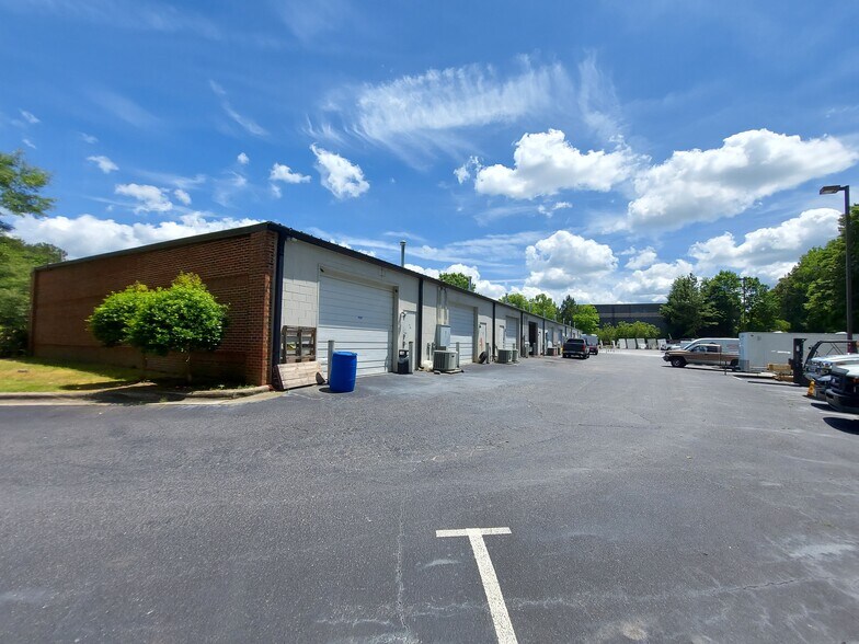 More Photos Of 500 New Hope Rd, Raleigh Light Distribution For Sale