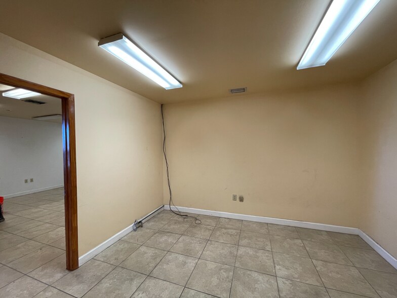 More Photos Of 5000 NW 74th Ave, Miami Warehouse For Lease