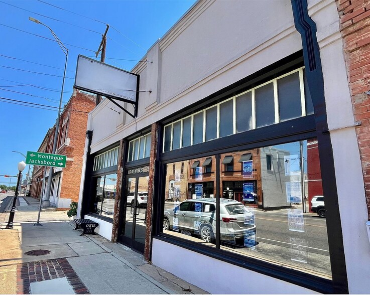 Primary Photo Of 112 W Wise St, Bowie Office For Sale