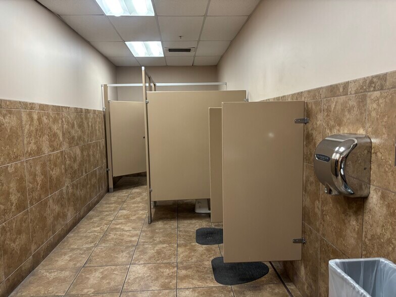 More Photos Of 11105-11119 Landmark 35 Dr, San Antonio Warehouse For Lease