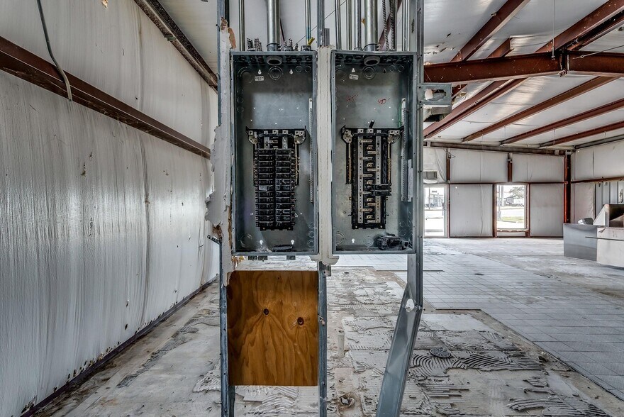 More Photos Of 1481 E Main St, Eastland Restaurant For Sale