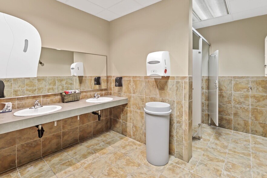 More Photos Of 11 N 7th Ave N, Saint Cloud Office For Sale