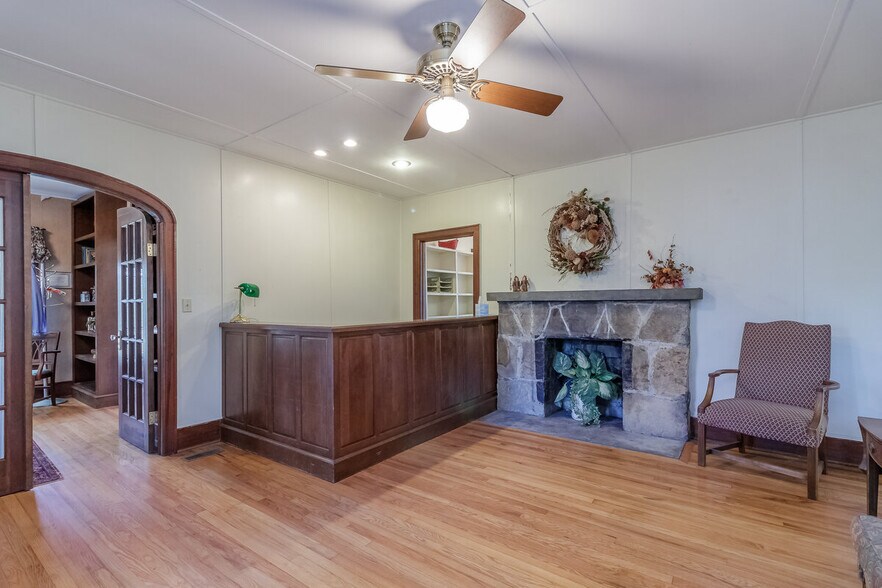 More Photos Of 615 Patterson, LaFayette Medical For Sale